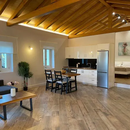 Goninos Jacuzzi * Velonádes