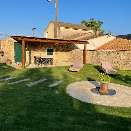 Tatil Evi Goninos Jacuzzi