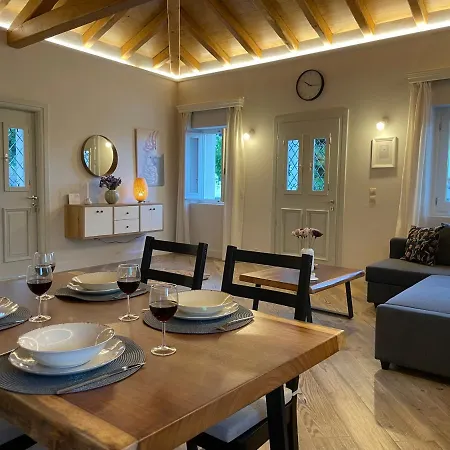 Goninos Jacuzzi Holiday home *