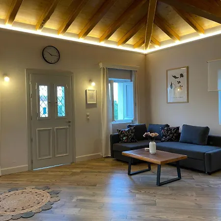 Goninos Jacuzzi Holiday home *