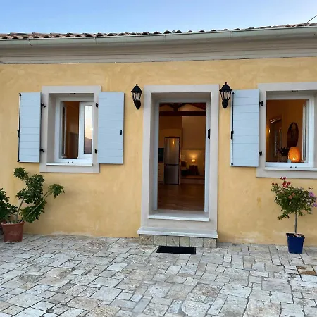 Goninos Jacuzzi Holiday home