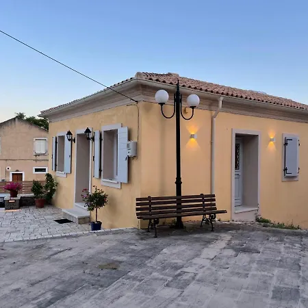 Goninos Jacuzzi Holiday home *