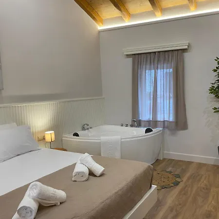 Goninos Jacuzzi Velonádes