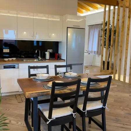 度假居 Goninos Jacuzzi *