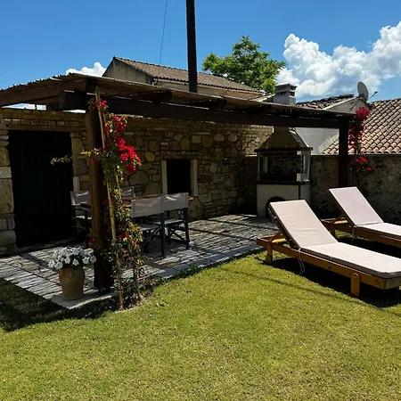 Goninos Jacuzzi Ferienhaus *